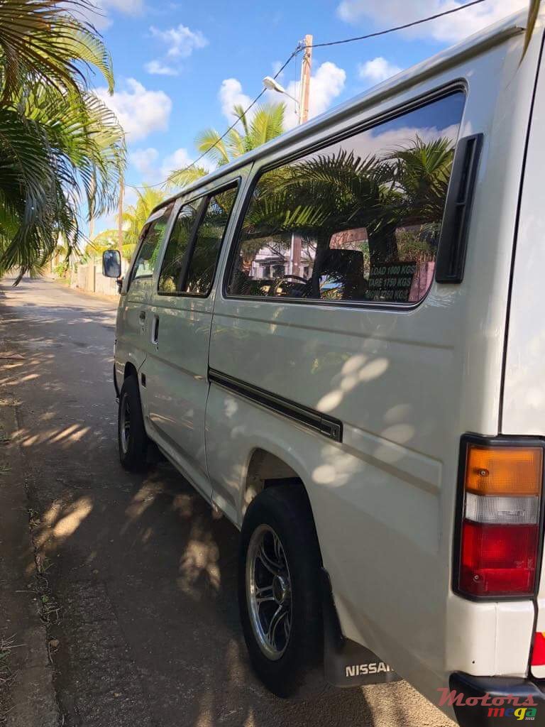 2001' Nissan photo #1