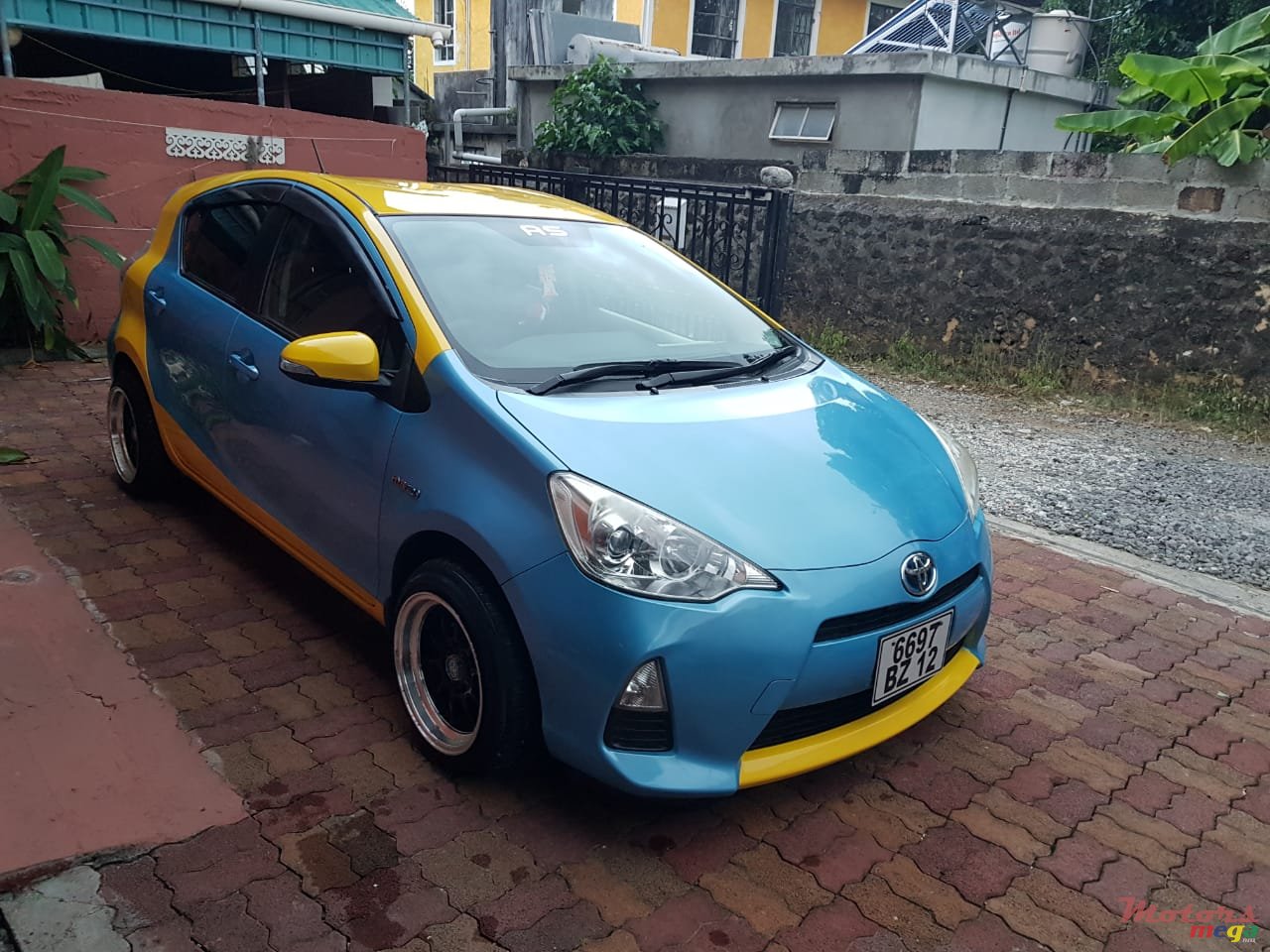 2012' Toyota Aqua photo #6