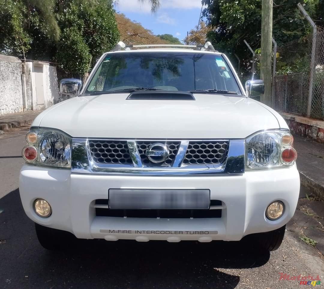2015' Nissan NP300 photo #2