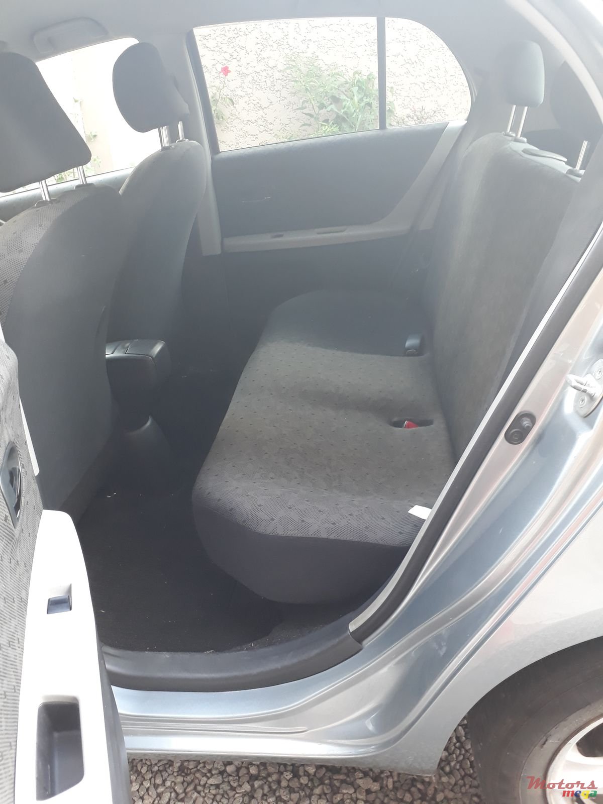 2009' Toyota Vitz photo #5