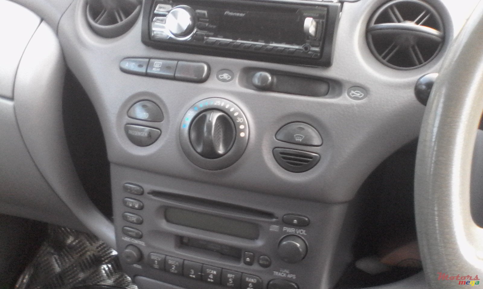 2000' Toyota photo #3