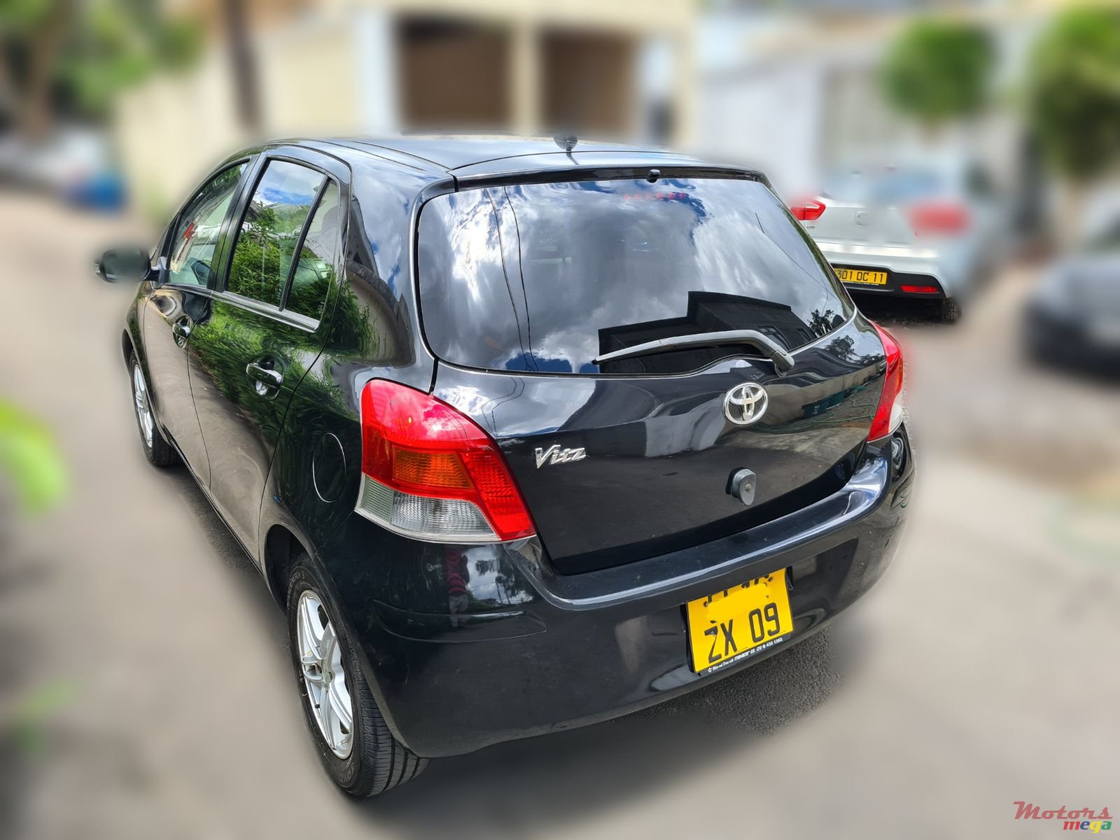 2009' Toyota Vitz 1300cc Automatic photo #4