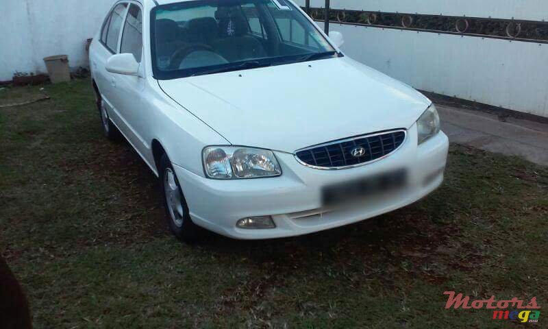 2001' Hyundai Accent photo #1