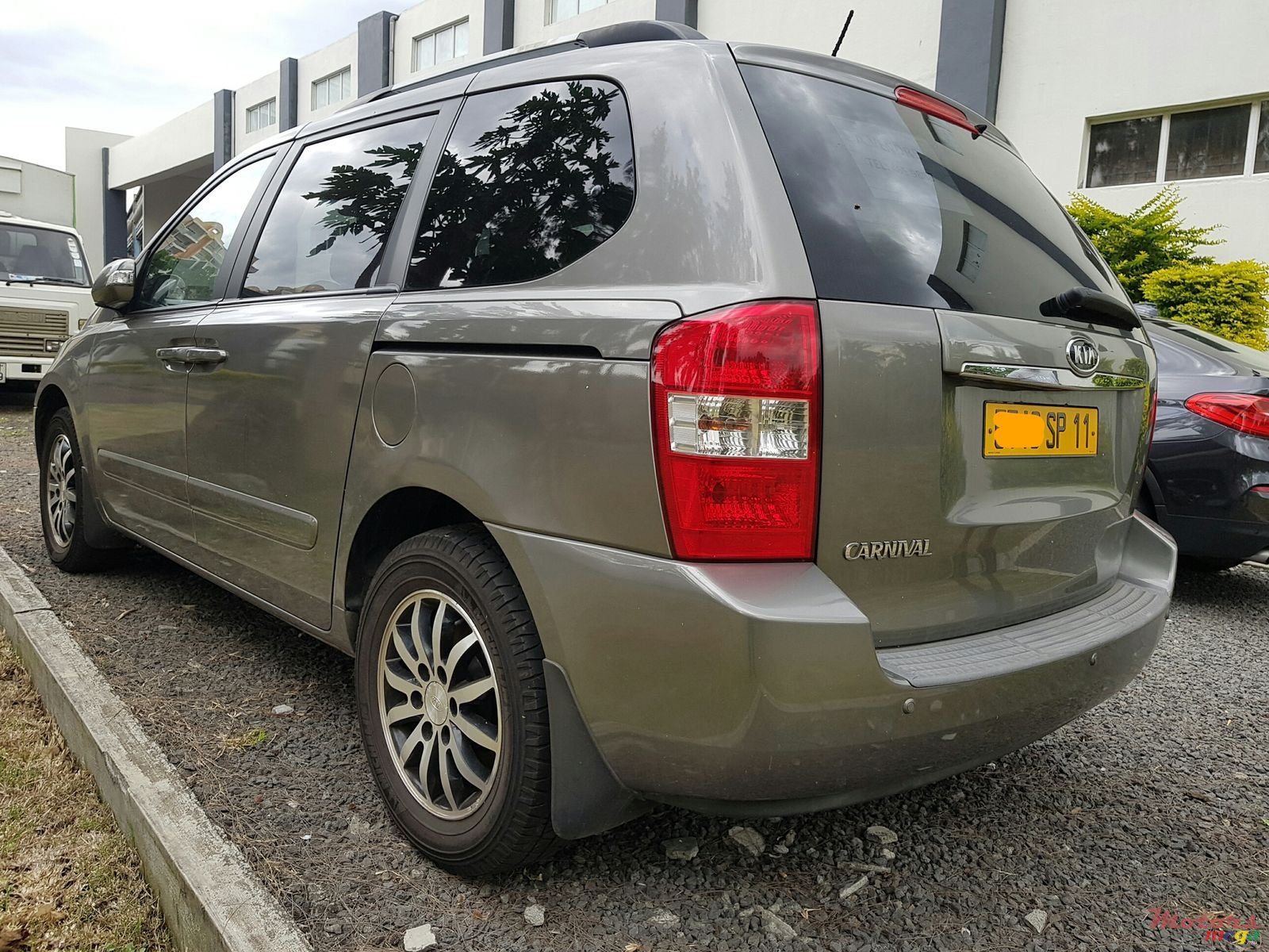 2011' Kia Carnival diesel turbo photo #3