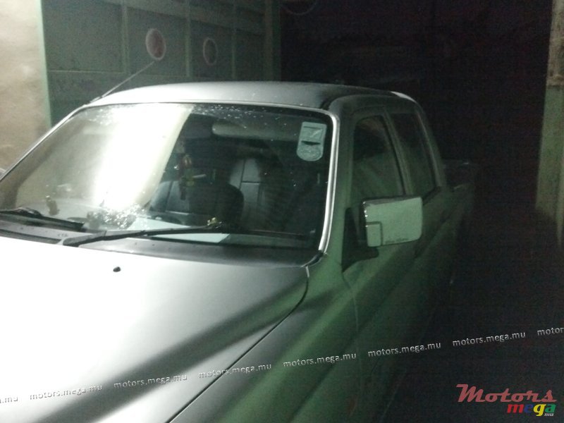 2000' Mitsubishi photo #2