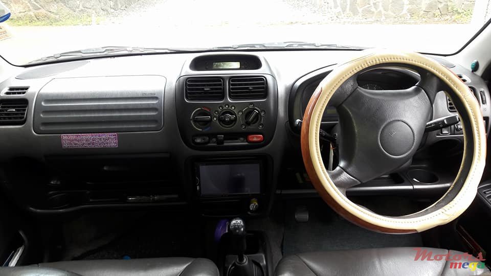 2002' Suzuki Ignis photo #6