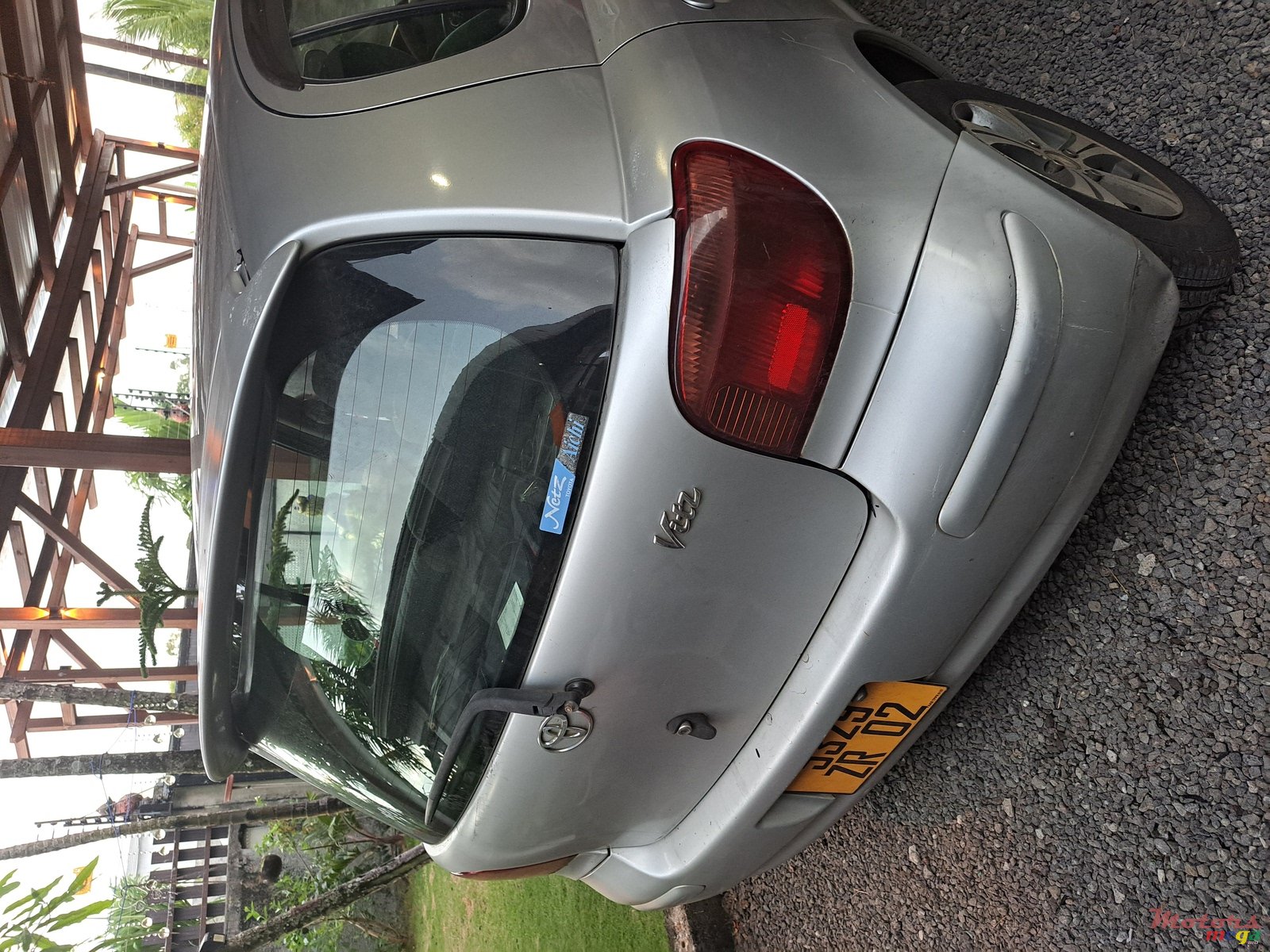 2002' Toyota Vitz photo #5