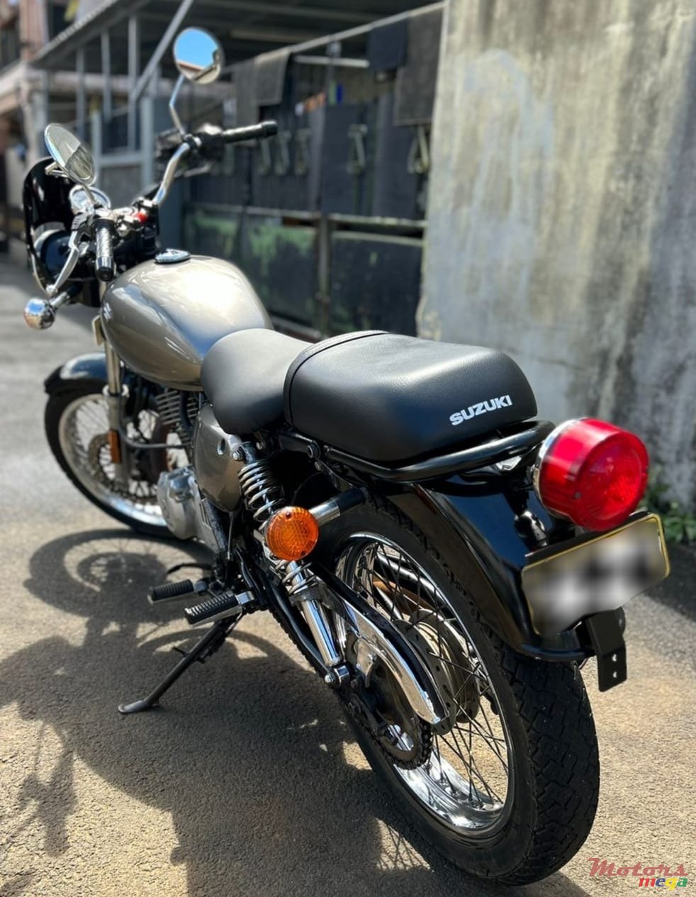 2011' Suzuki photo #2