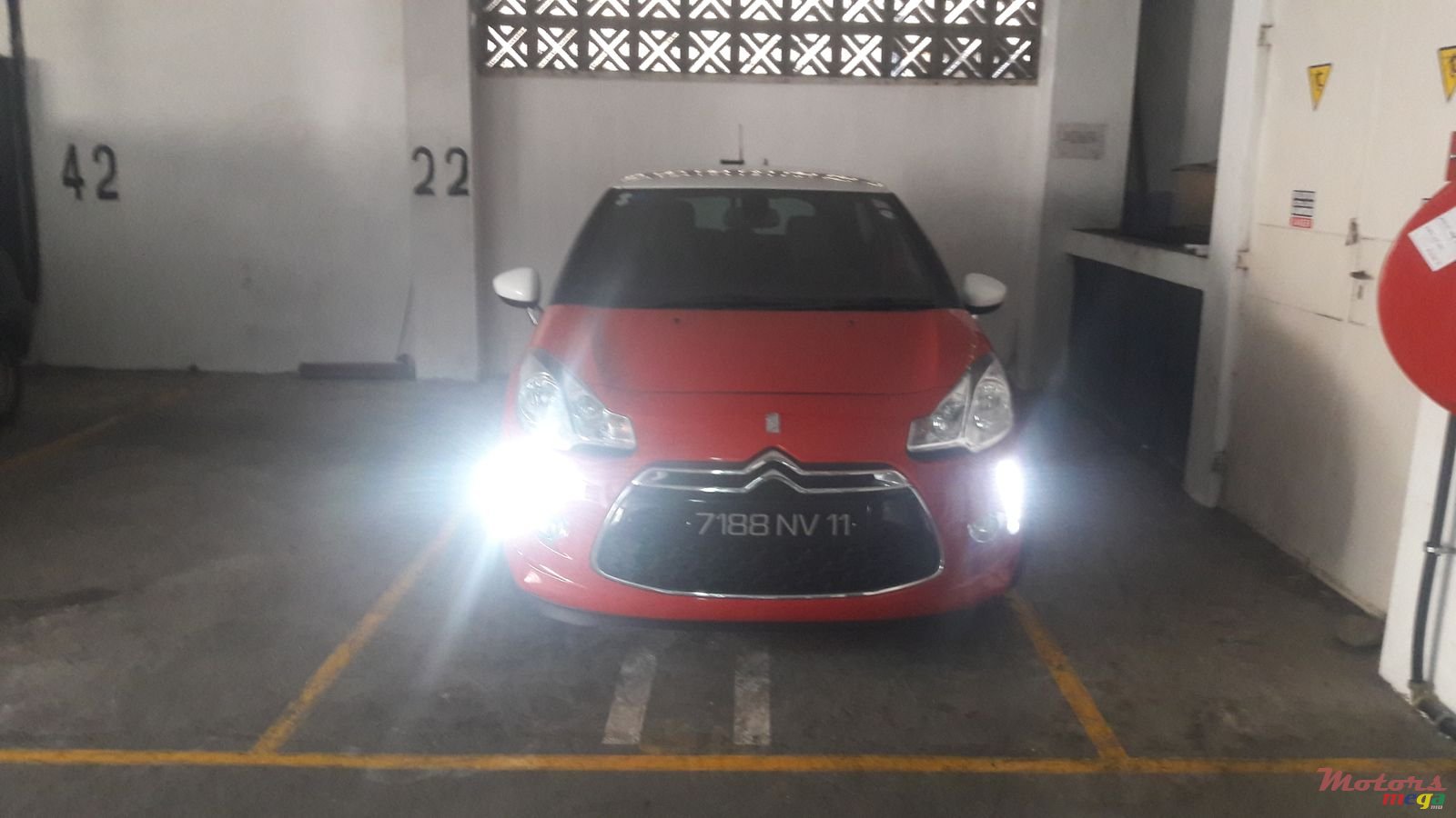 2011' Citroen DS3 1.6 Turbo photo #2