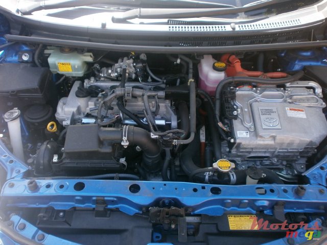 2013' Toyota Prius Plug-in AQUA photo #5