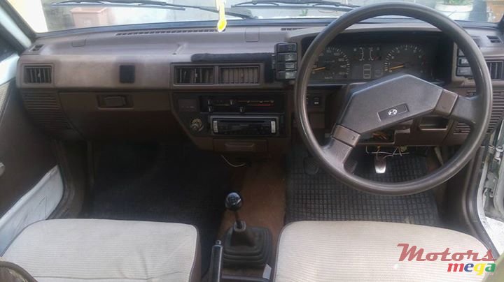 1989' Subaru Justy photo #4