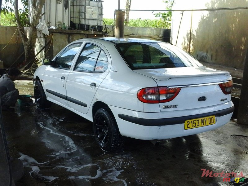 2000' Renault Megane photo #1