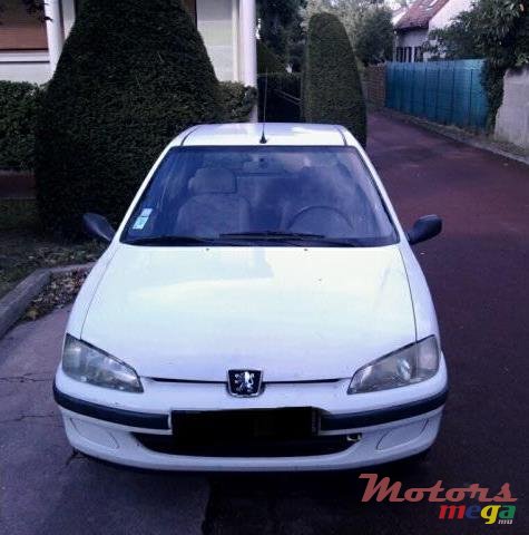 2001' Peugeot 106 Equinoxe photo #2