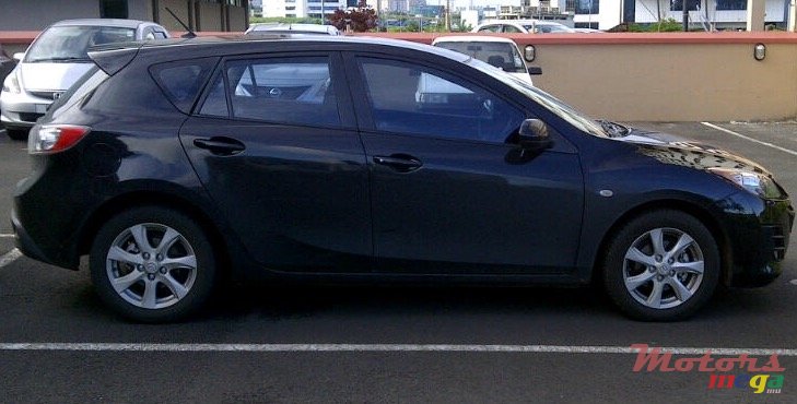 2011' Mazda 3 photo #3