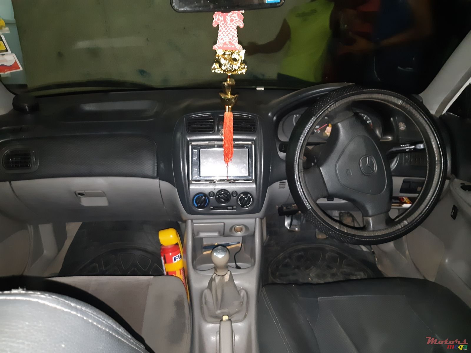 2001' Mazda 323 photo #1