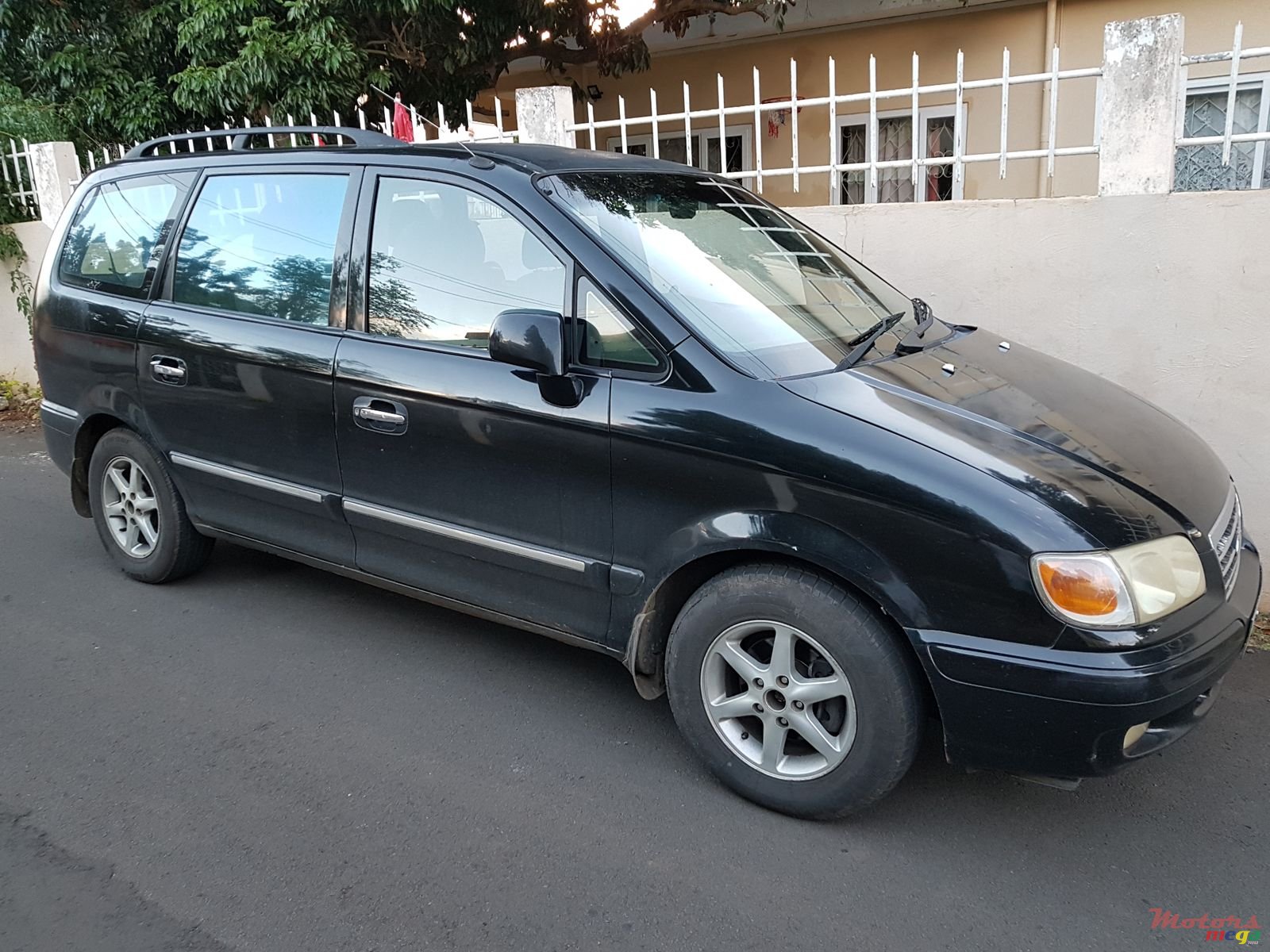 2000' Hyundai Trajet photo #1