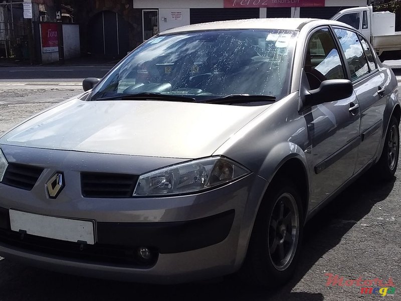 2004' Renault Megane photo #2