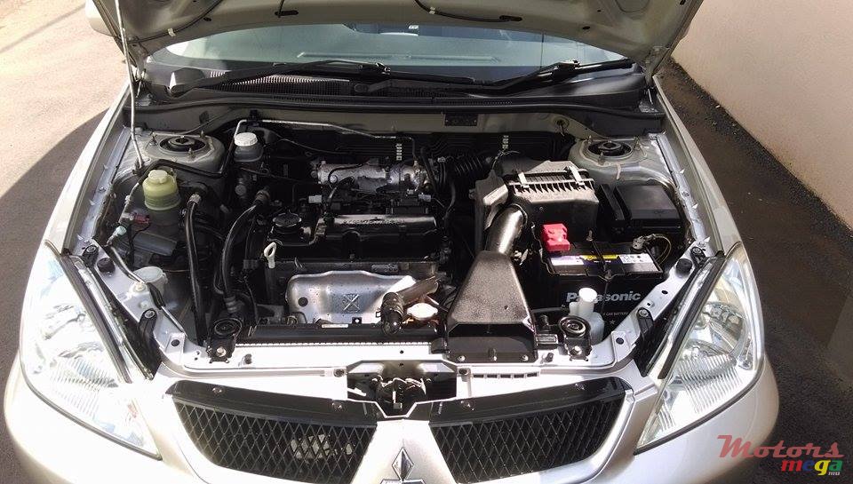 2010' Mitsubishi Lancer photo #3