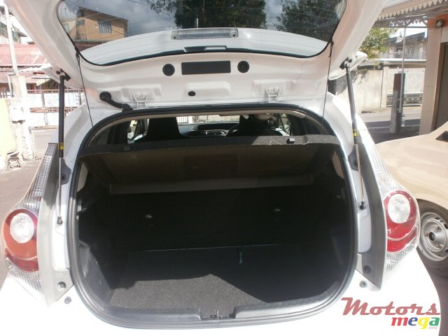 2013' Toyota Prius aqua photo #4