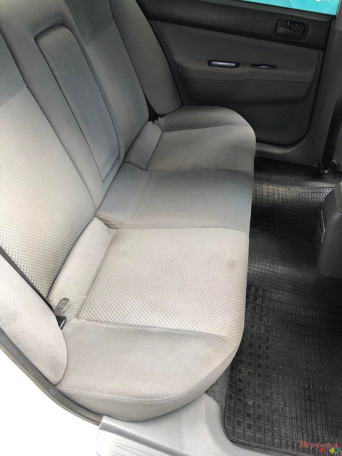 2006' Mitsubishi Lancer photo #3