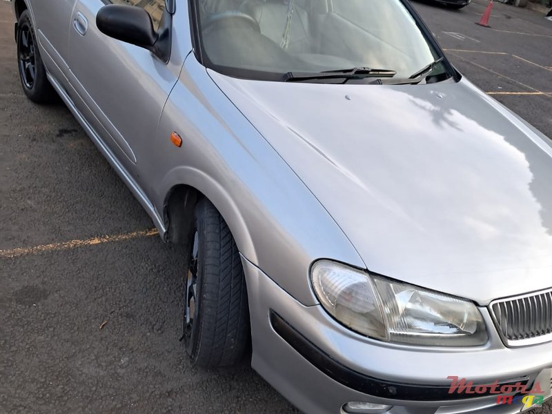 2001' Nissan Sunny photo #2