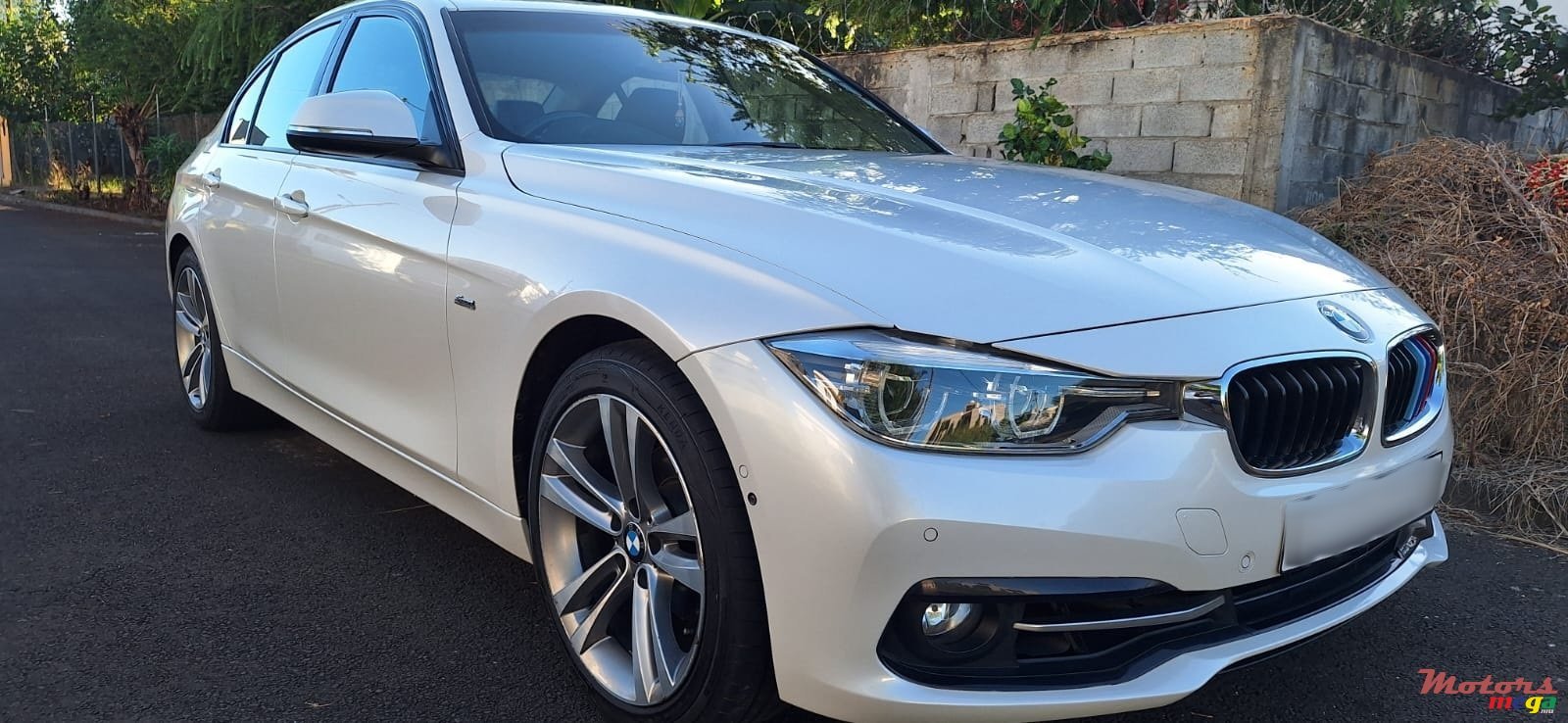 2016' BMW 3 Series photo #6