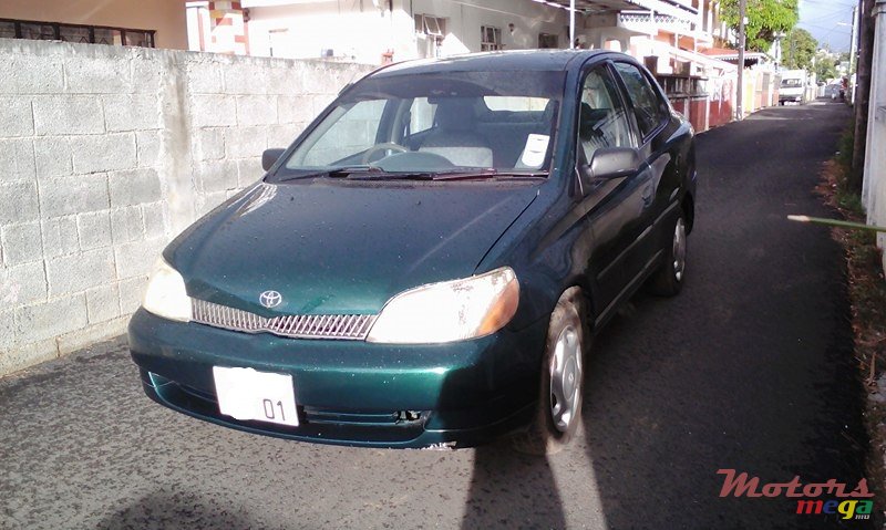 2001' Toyota Platz photo #2