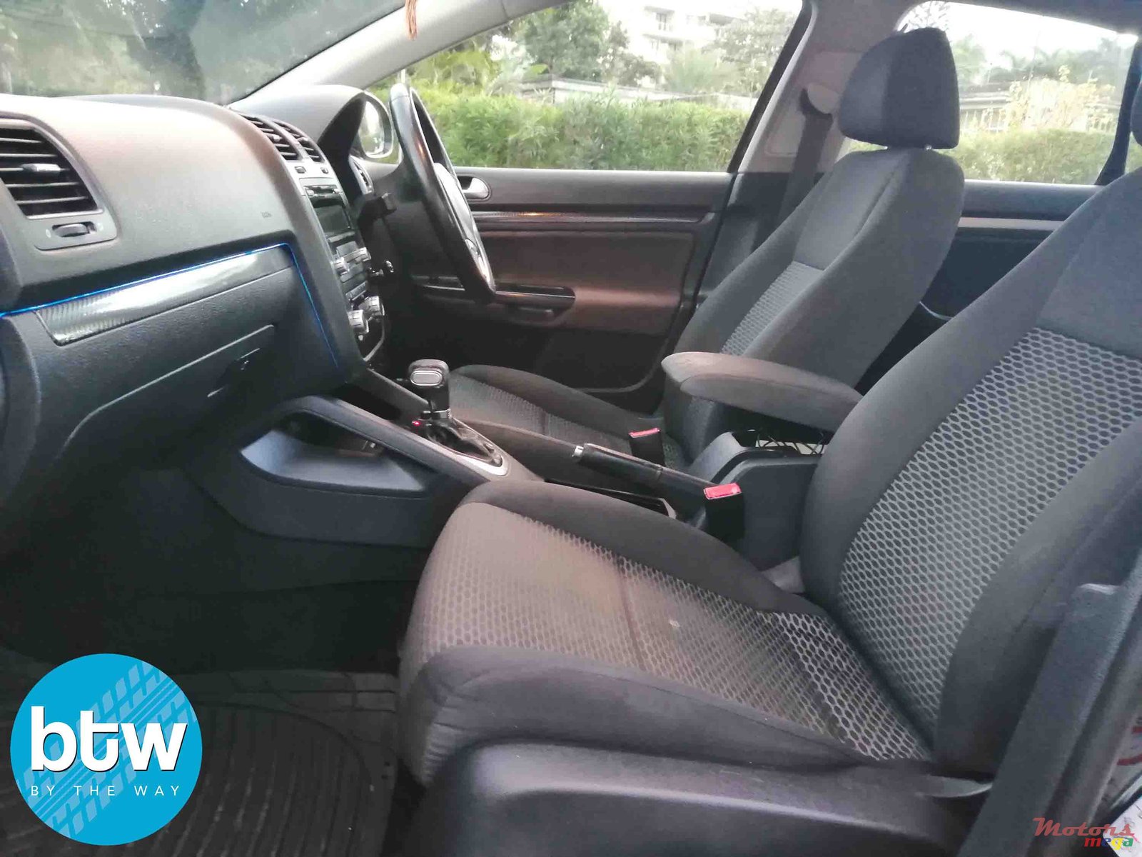 2012' Volkswagen Jetta photo #5