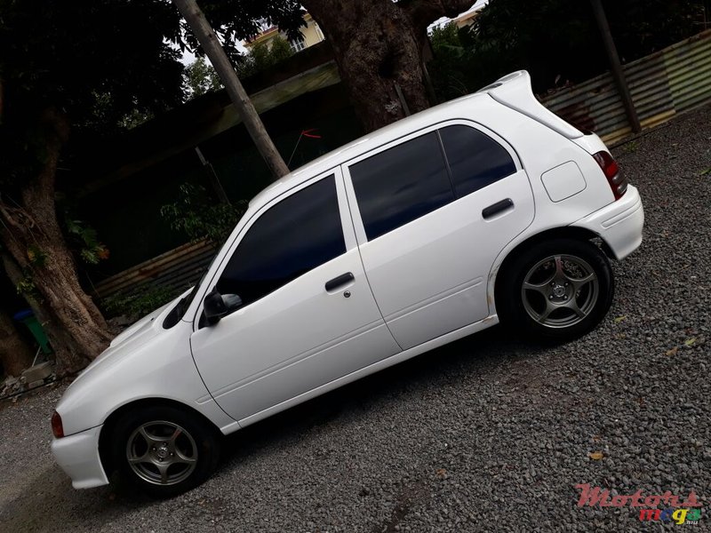 1998' Toyota Starlet Glanza photo #2