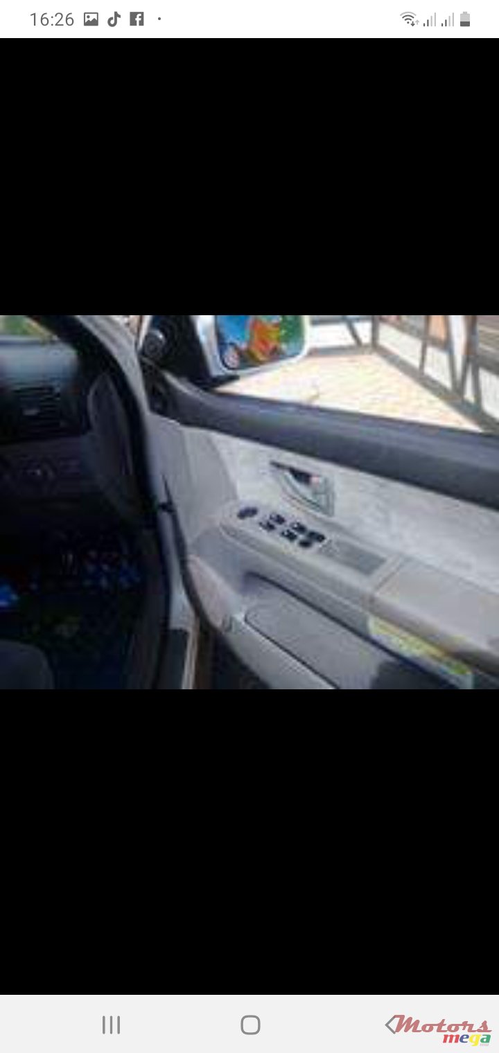 2004' Kia Sorento photo #1