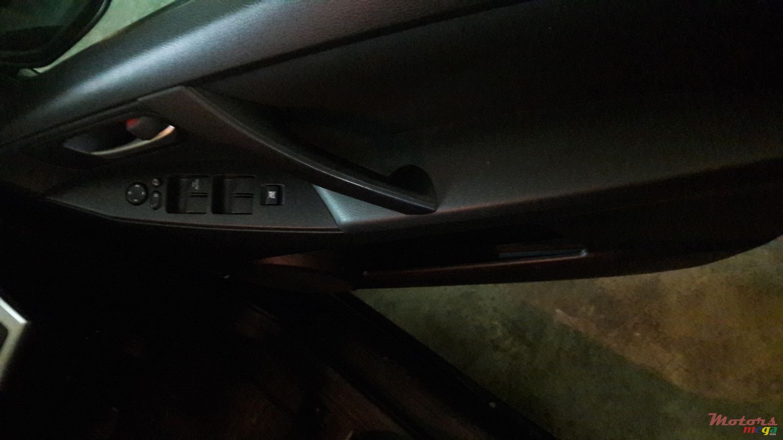 2011' Mazda Axela photo #7