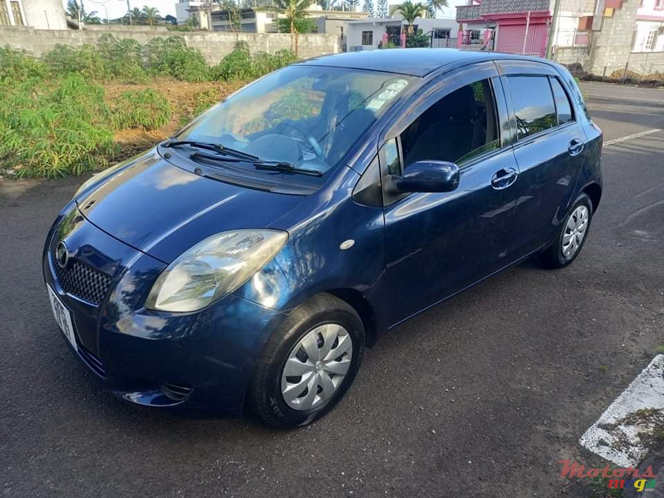 2007' Toyota Vitz photo #6