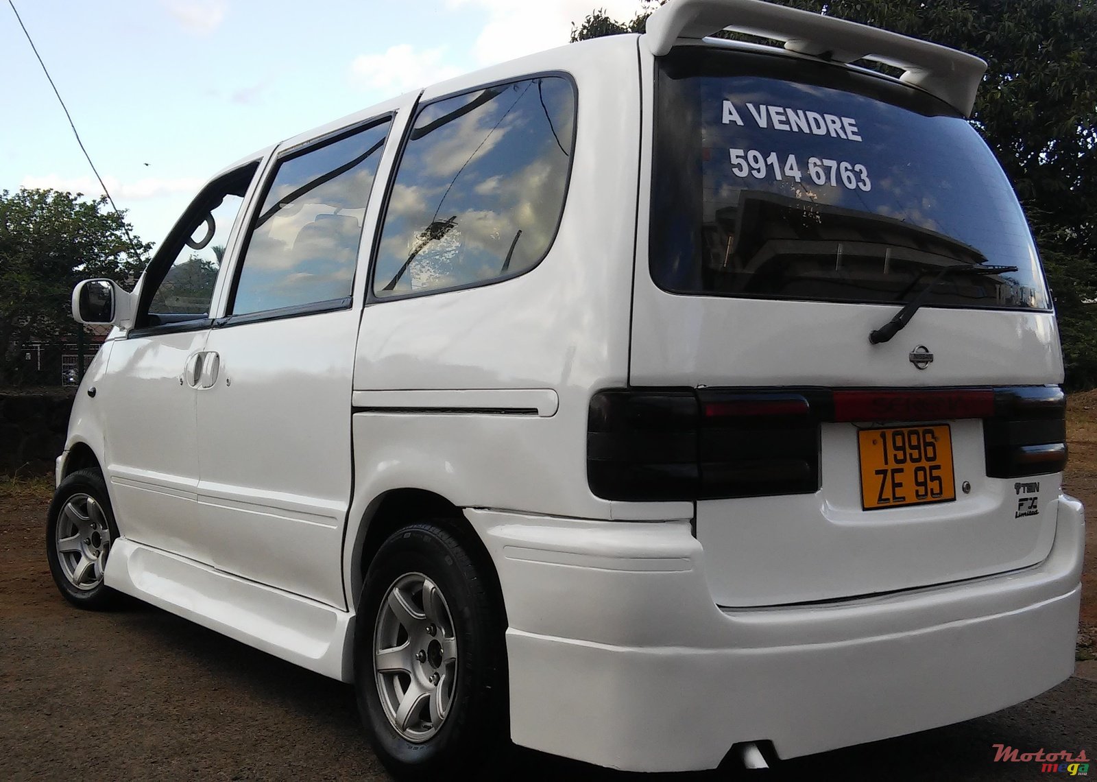 1995' Nissan Serena photo #1