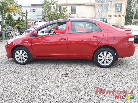 2009' Toyota Yaris photo #4