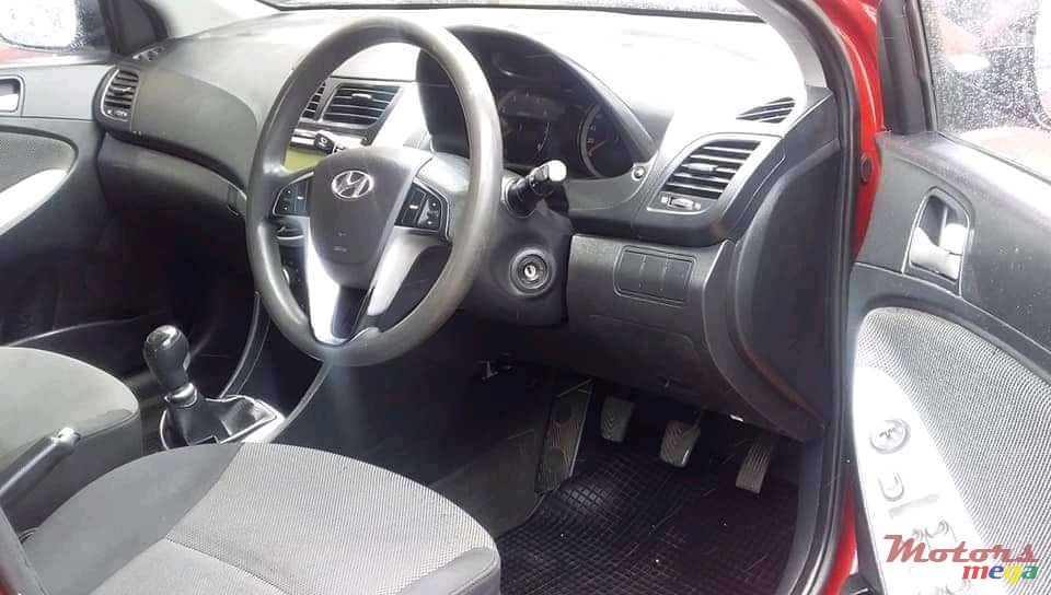 2012' Hyundai Accent photo #5