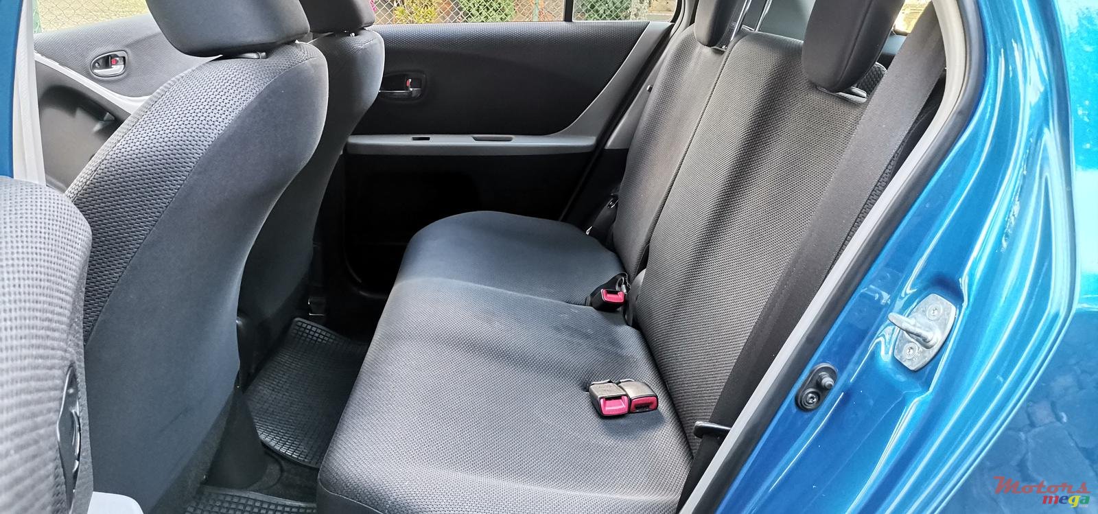 2010' Toyota Vitz 1.3 photo #6