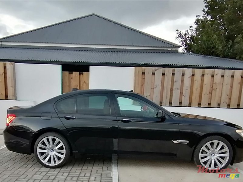 2009' BMW 7 Series 730D photo #3