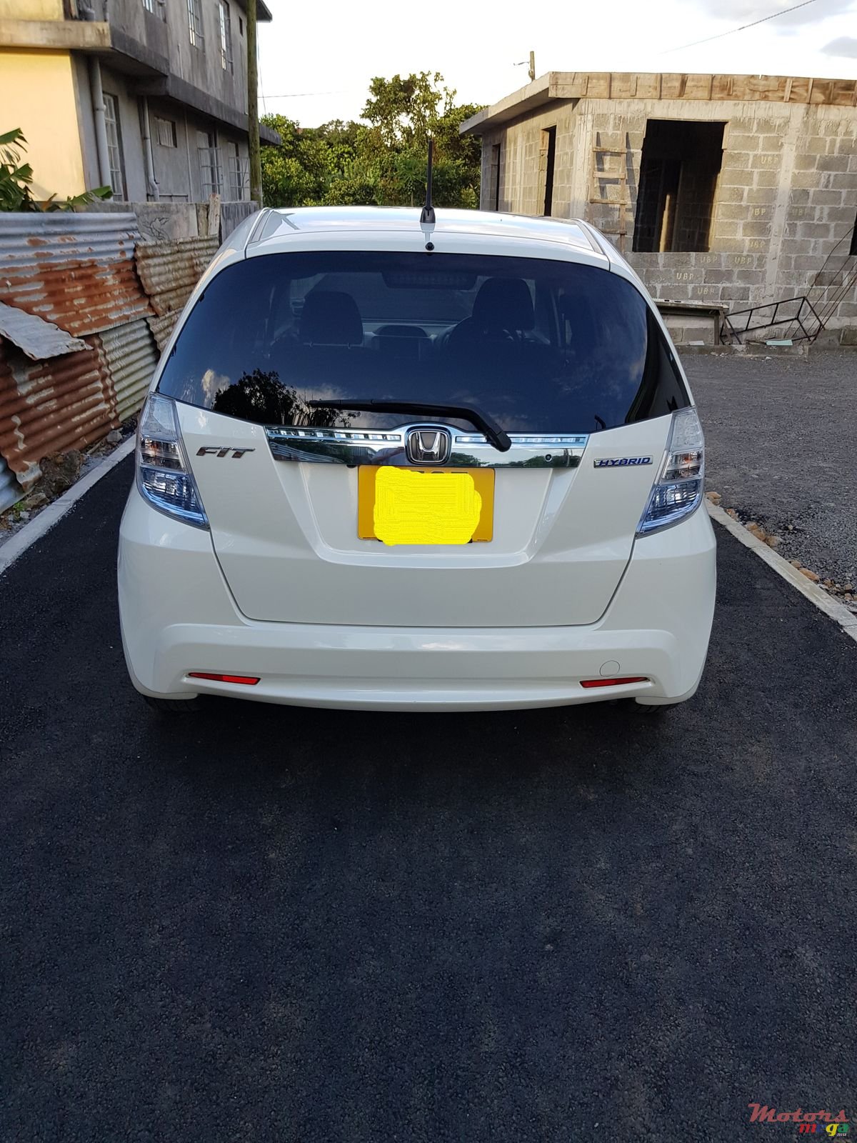 2012' Honda Fit Hybrid photo #3