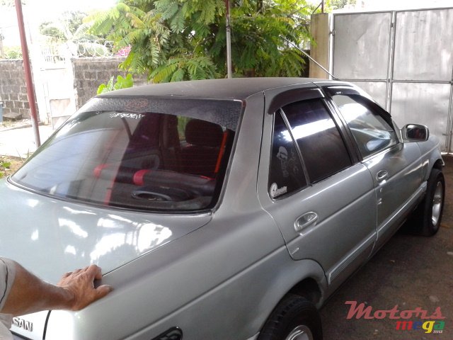 1992' Nissan photo #3