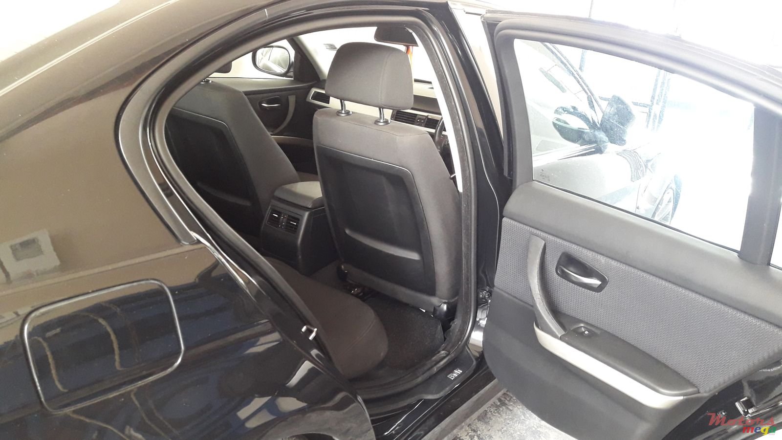 2008' BMW 318 photo #5