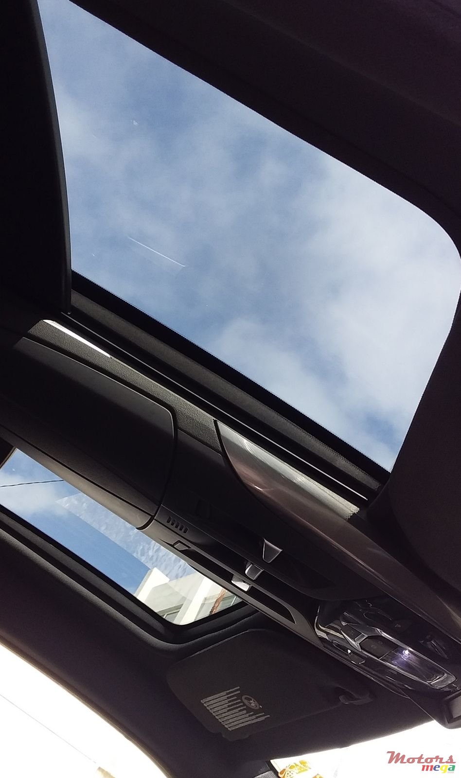 2012' Citroen DS5 photo #5