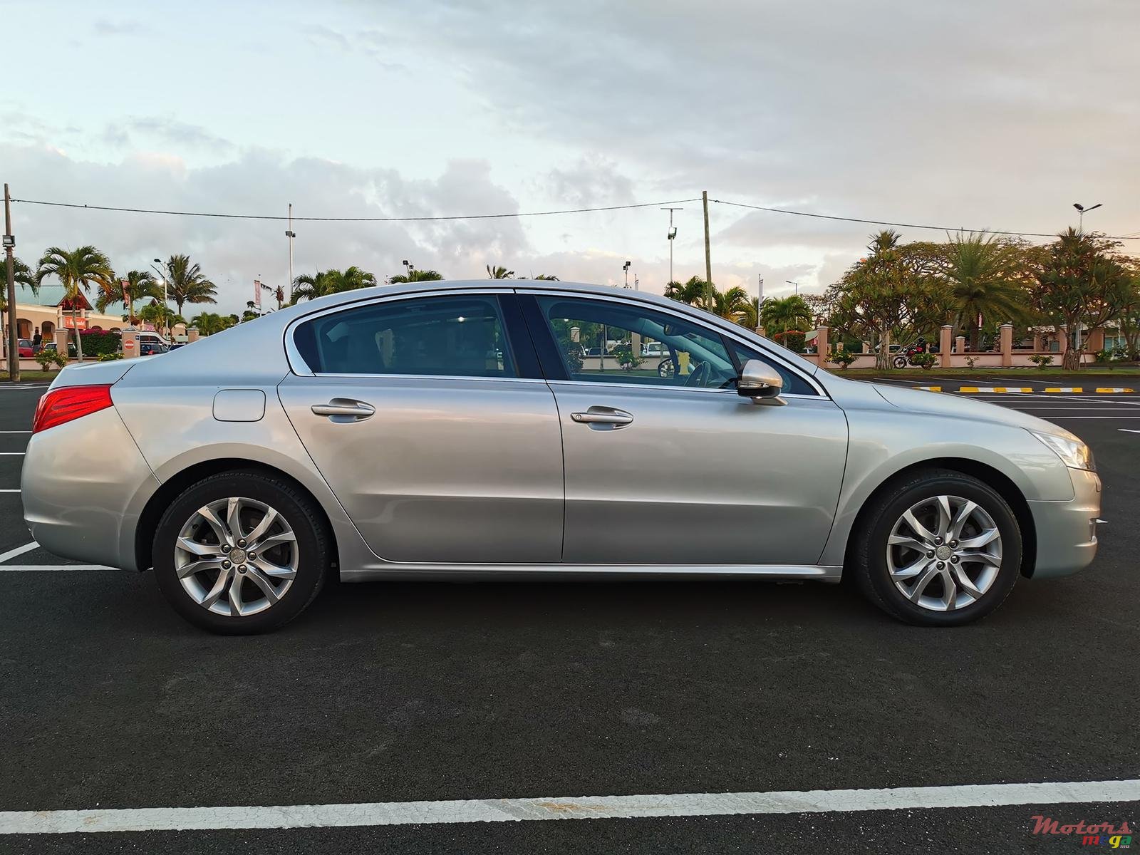 2012' Peugeot 508 Allure photo #2