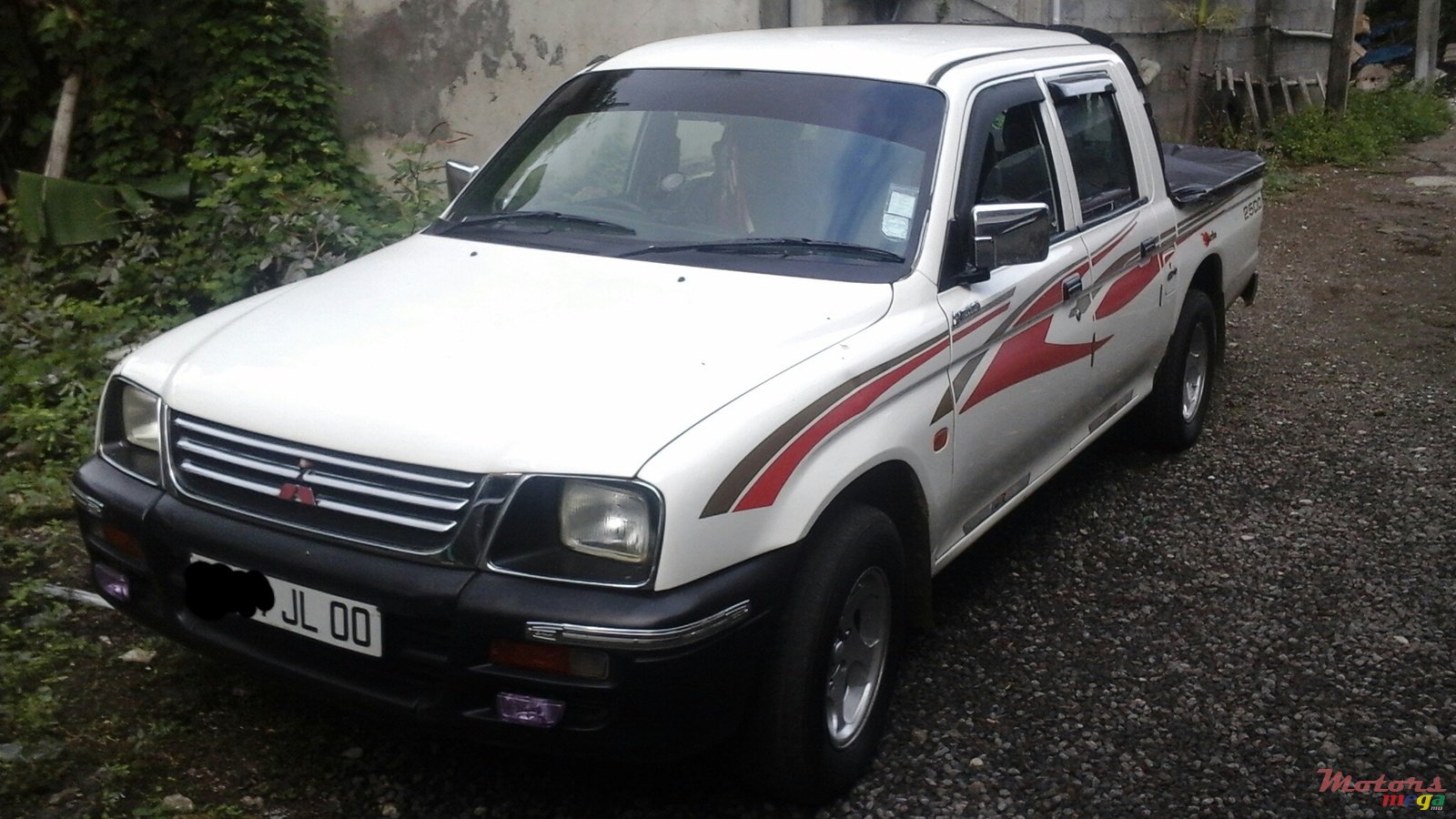 2000' Mitsubishi photo #1