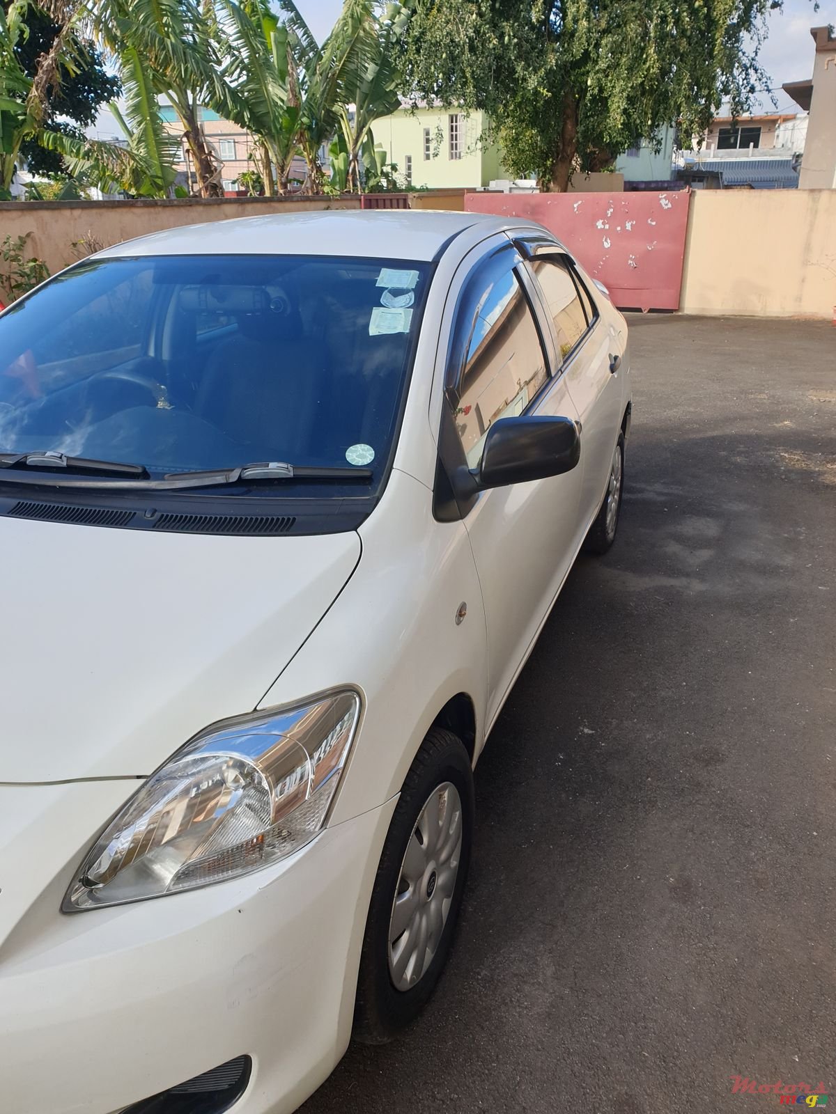 2010' Toyota Yaris photo #3