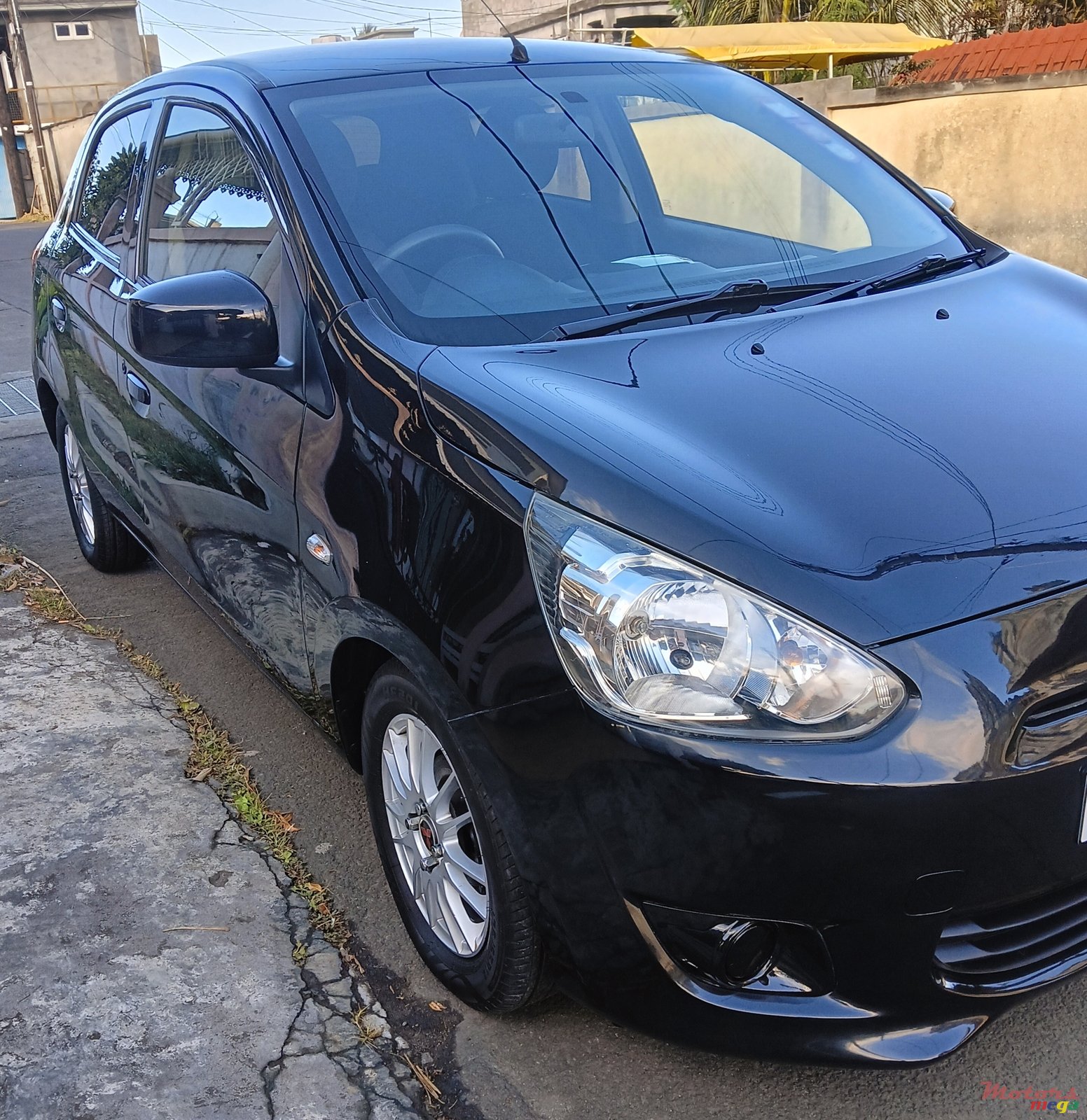 2014' Mitsubishi Mirage photo #2