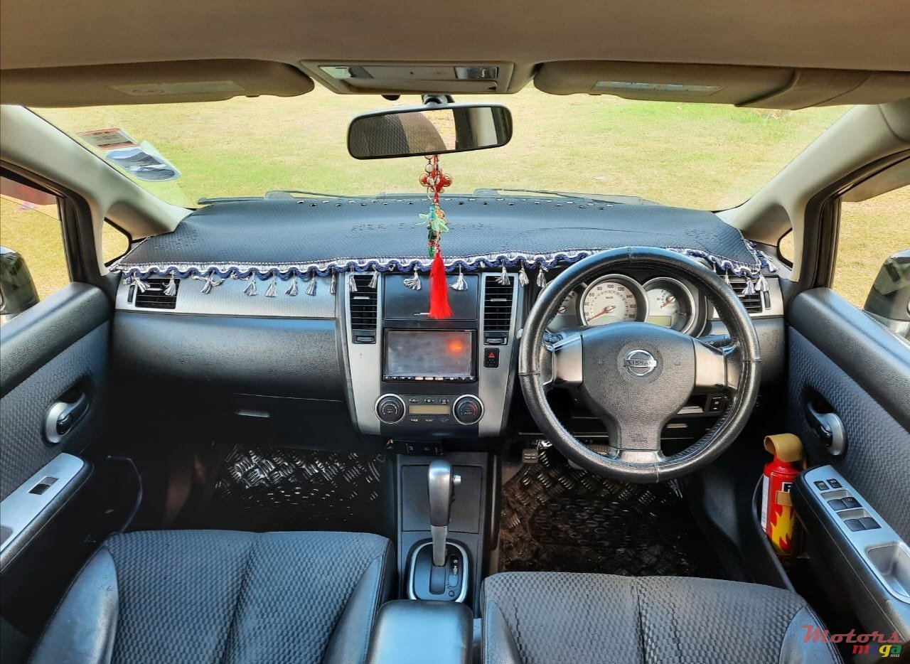 2009' Nissan Tiida photo #6