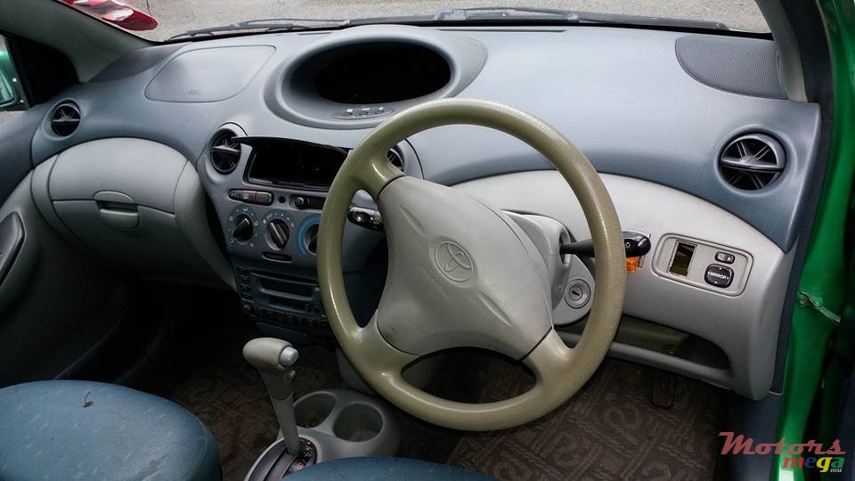 2000' Toyota Vitz photo #5