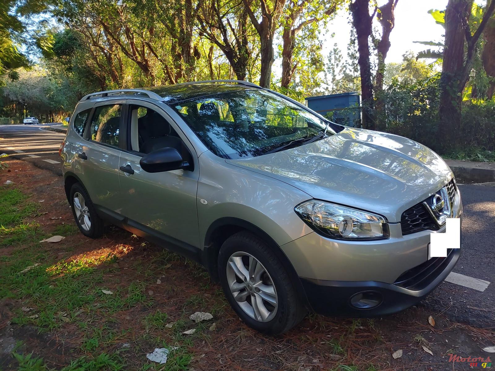 2012' Nissan Qashqai+2 photo #2