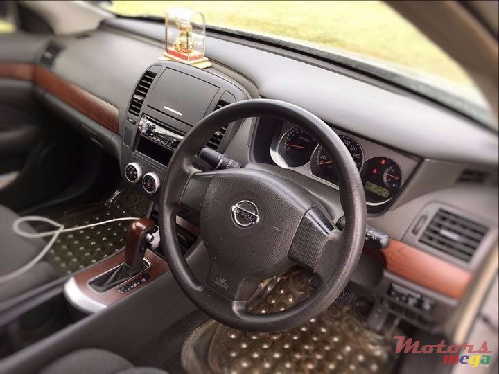 2009' Nissan Bluebird photo #2