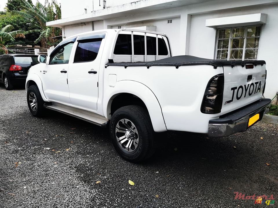 2006' Toyota Hilux photo #2